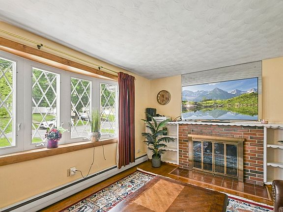 4th image of 86 Harriet Ave