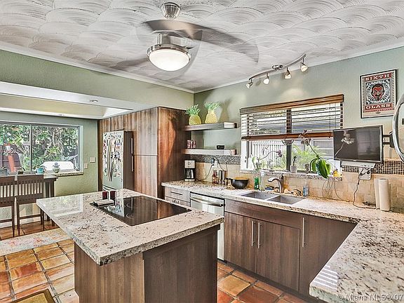 4th image of 6530 Lake Blue Dr