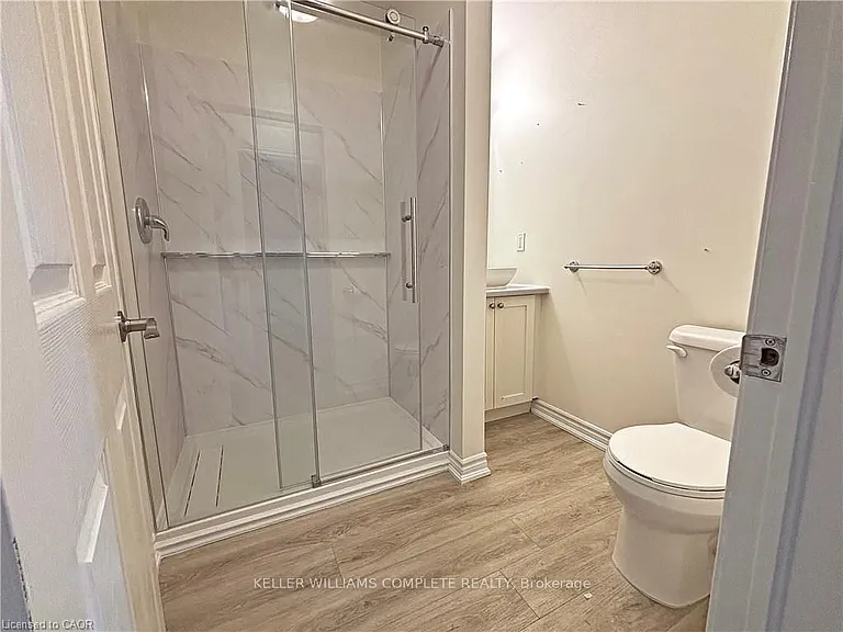 76 Wentworth St S #2 — Photo 12