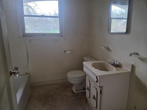 4th image of 291 Sunset St