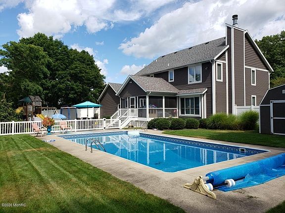 3rd image of 1895 Country Brook Dr SE
