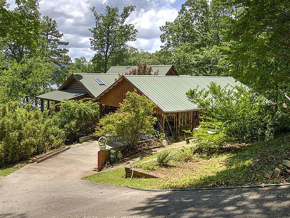 Image 3: Elegant cabin on the lake