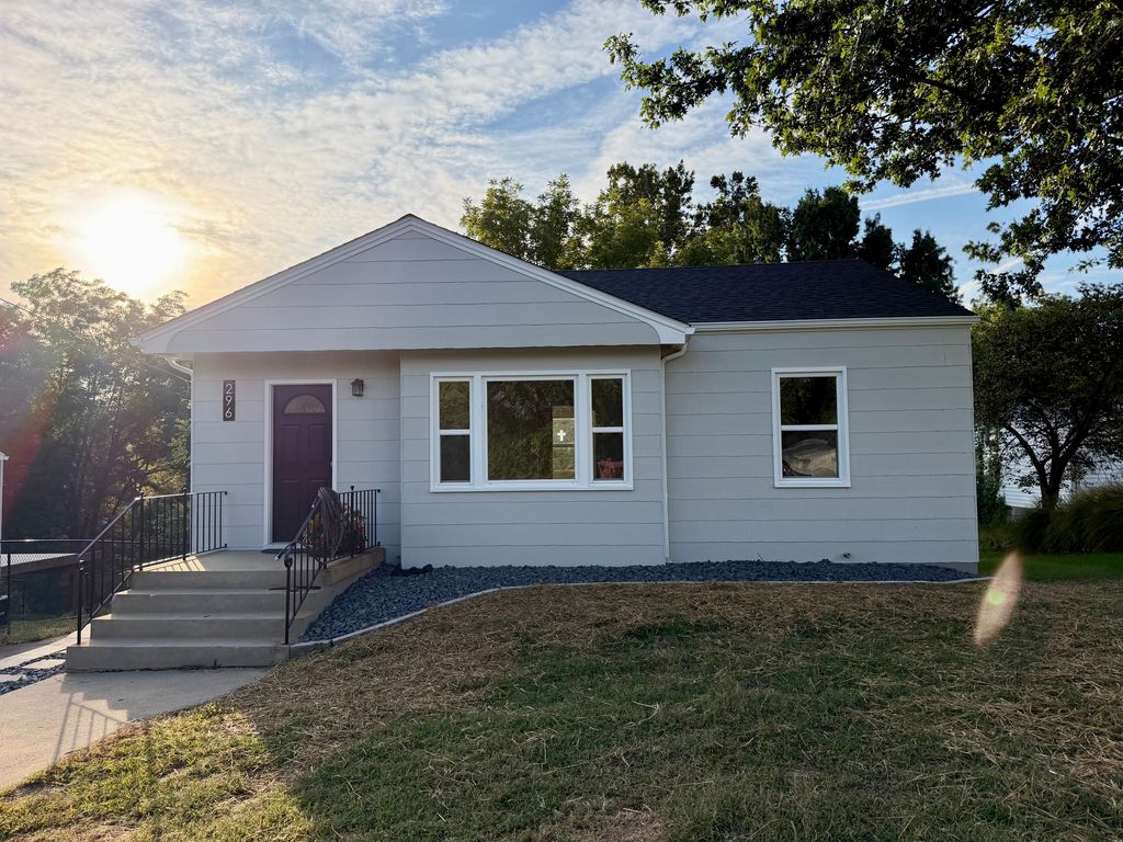 296 Riverview Dr - Property Image