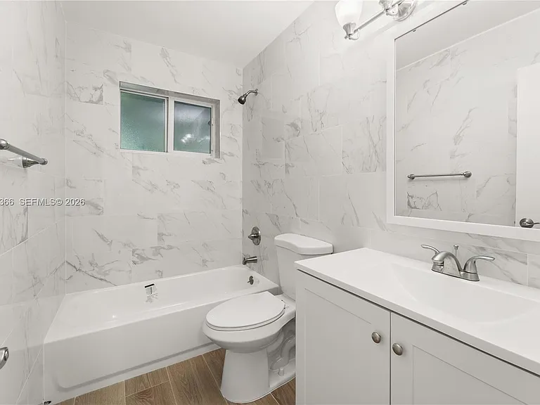 35 NW 49th Ave #REAR — Photo 9