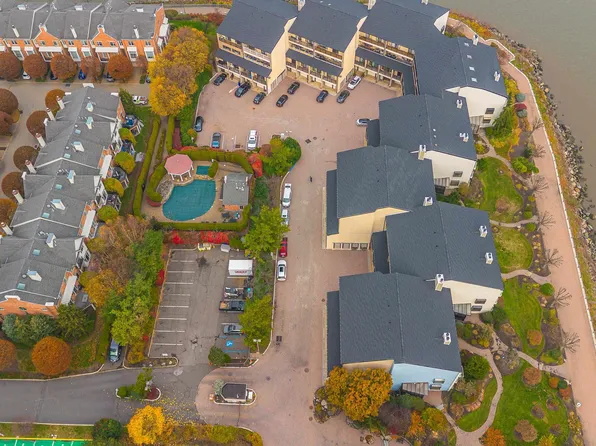 1225 River Road image 4 of 41