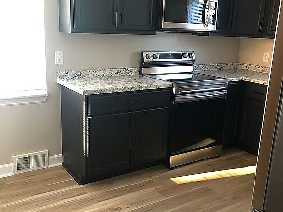 3rd image of 2104 Lincoln Ave