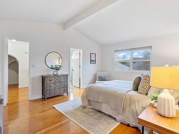 3rd image of 2346 Lakepark Drive