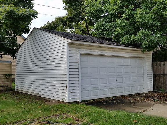 4th image of 13816 Lake Shore Dr