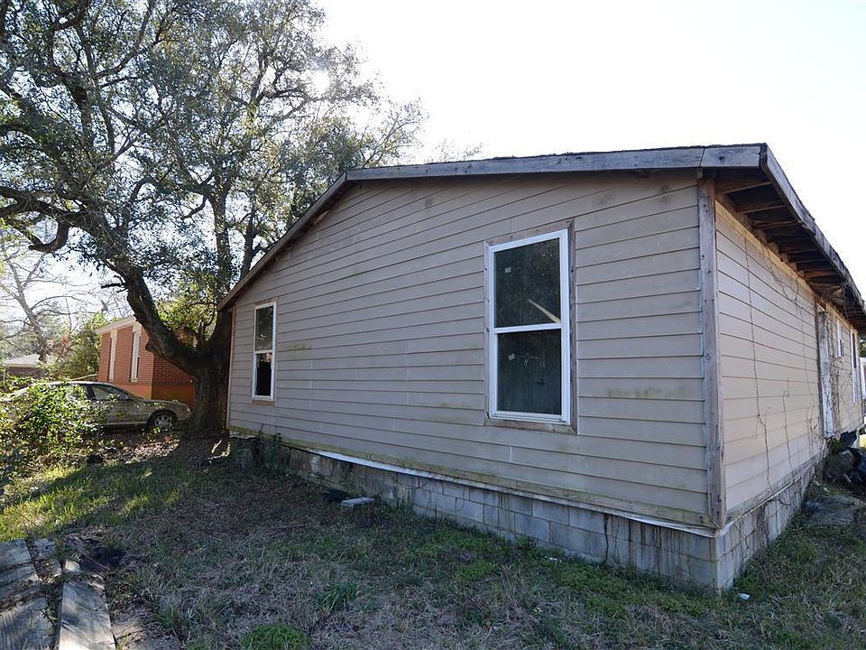 2nd image of 920 5th Ave