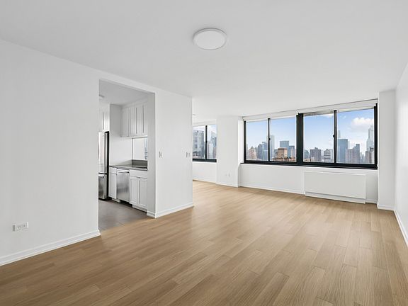 3rd image of 200 W 60th St APT 33D