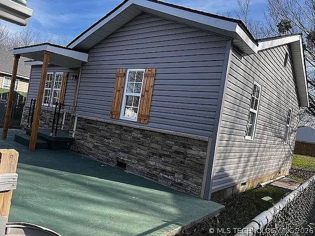 3 bed, $1,200 — Photo 1