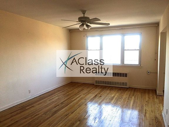 3rd image of 2836 46th St