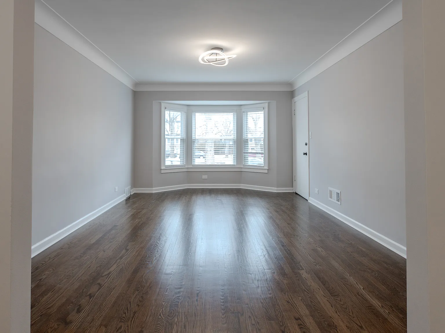 2 bed, 1000 sqft, $1,900 — Photo 2