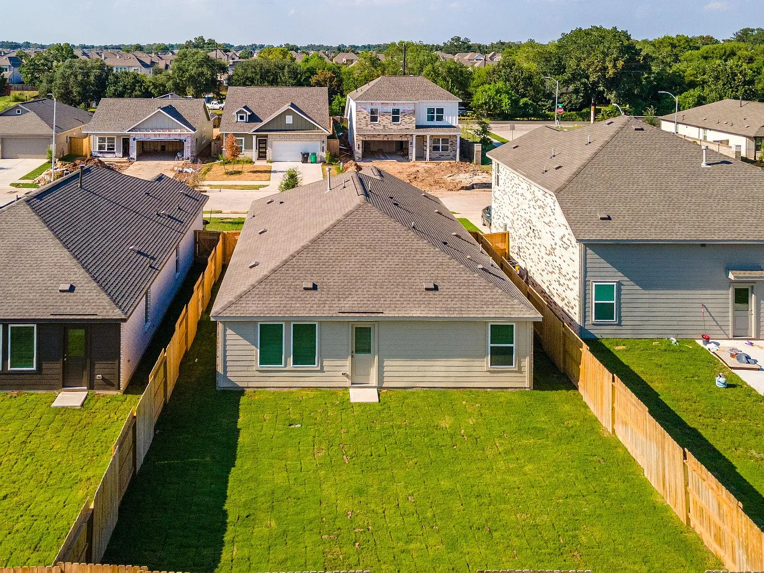 4 bed, 2.0 bath, 1720 sqft, $2,200 — Photo 4