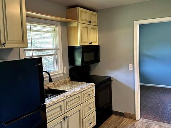 3rd image of 34 Bradbury Rd #2C