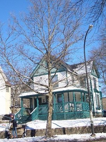 527 Packard St