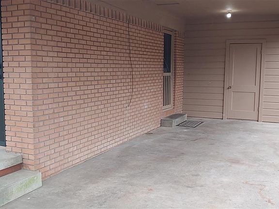 3rd image of 1417 Columbia Dr