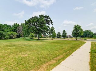 1198 Okeeffe Ave, Sun Prairie, WI 53590