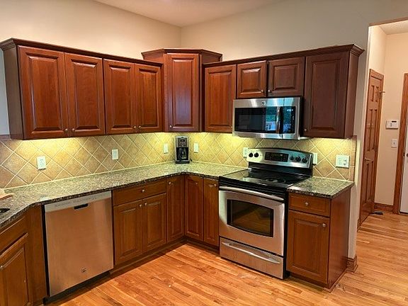 4th image of 2412 SW Woodbury Ln