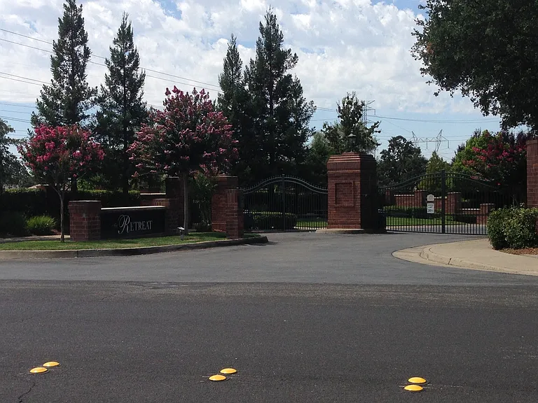 1257 Mercedes Dr — Photo 3