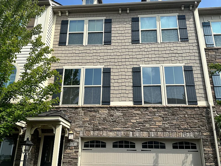859 Beacon Ln — Photo 1