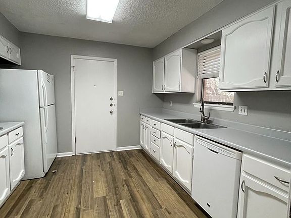 4th image of 1206 Hilltop Rd