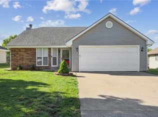 905 Foxridge Dr, Warrensburg, MO 64093