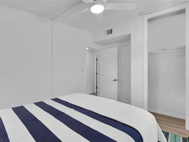 2048 Holiday Ln — Photo 19