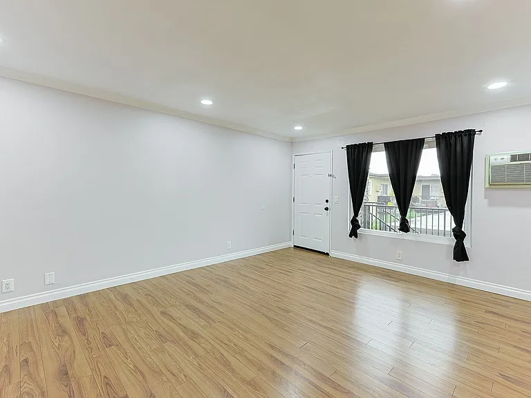 620 E Lexington Ave #16 — Photo 2