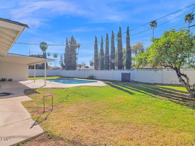 501 W Seldon Ln — Photo 45