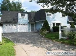 5 Willow Ct, Medford, NY 11763