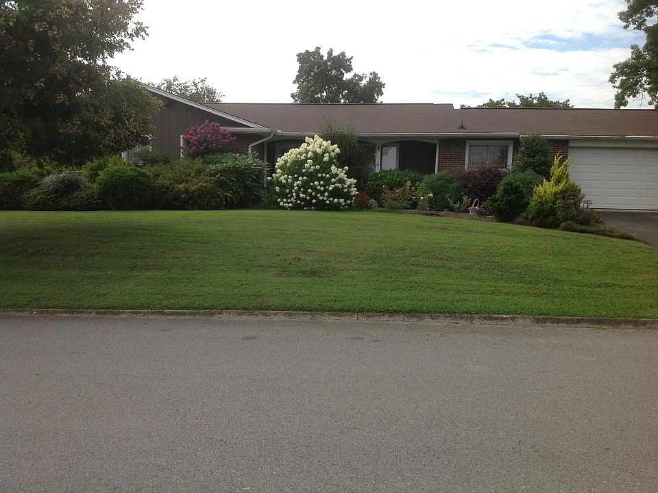 1st image of 2905 Staffordshire Dr