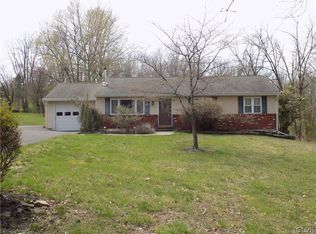 1422 W Schwenkmill Rd, Perkasie, PA 18944