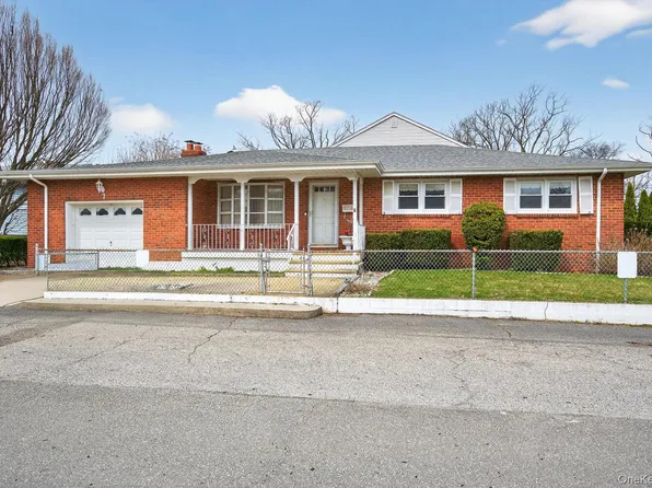 7 1st Avenue, Bayville, NY 11709