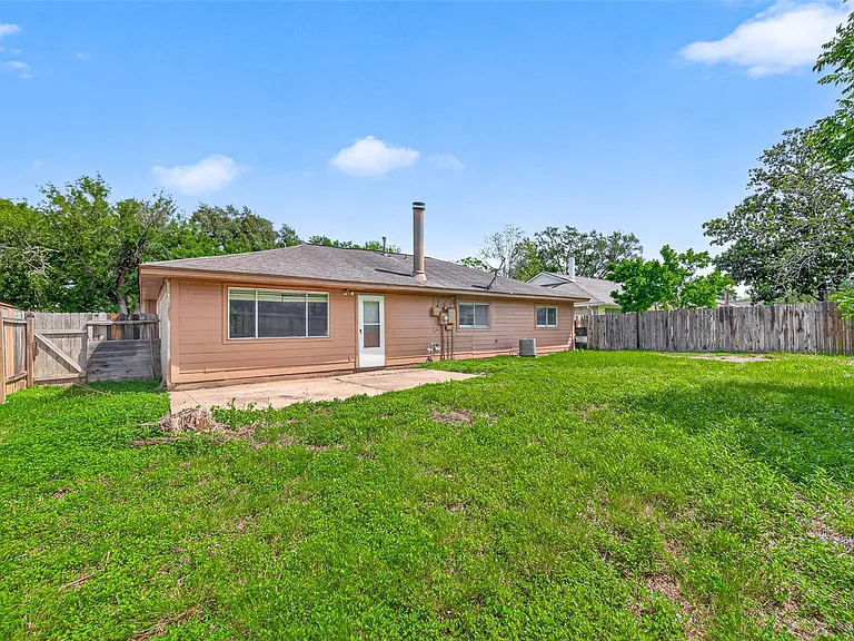 2310 Woodwind Dr — Photo 43