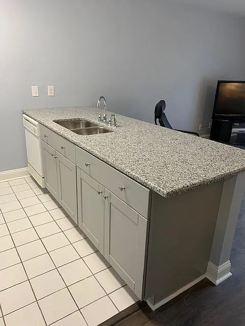 908 Resort Cir #503