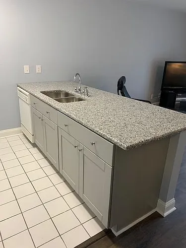 908 Resort Cir Photo 1