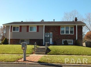 3801 N Rochelle Ln, Peoria, IL 61615