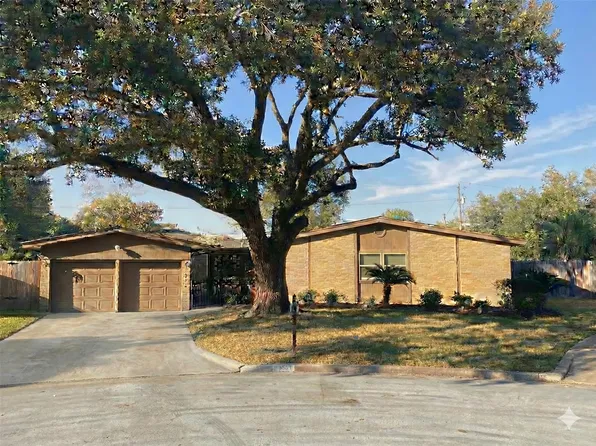 915 Merriman Ct, Friendswood, TX 77546