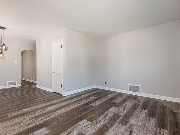 4th image of 5928 Victoria Ave