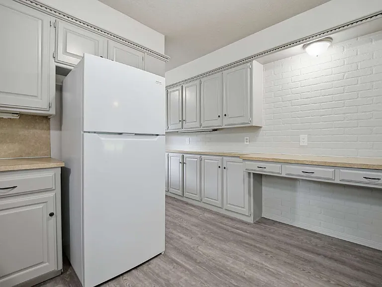 1109 S Ellison Ave — Photo 9