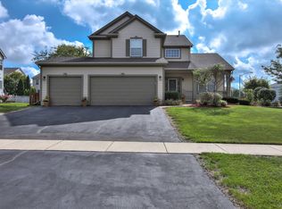 771 Penfield Dr, Carol Stream, IL