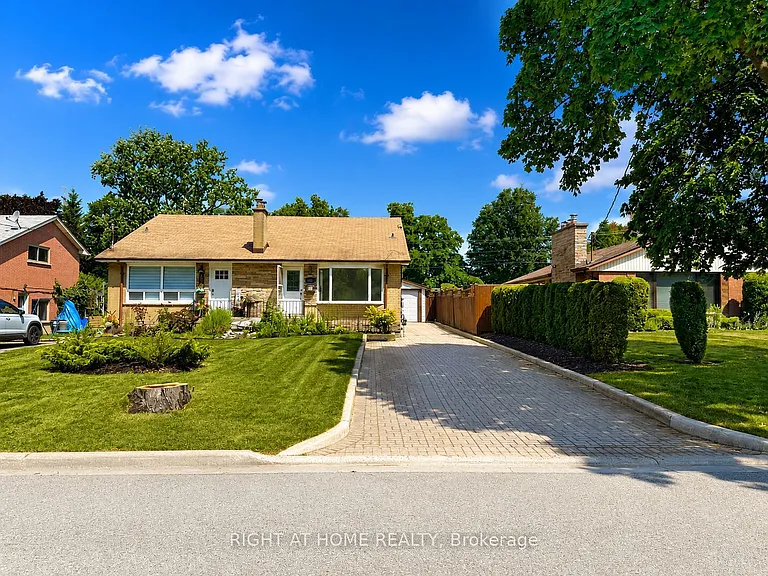 238 Burnside Dr — Photo 1