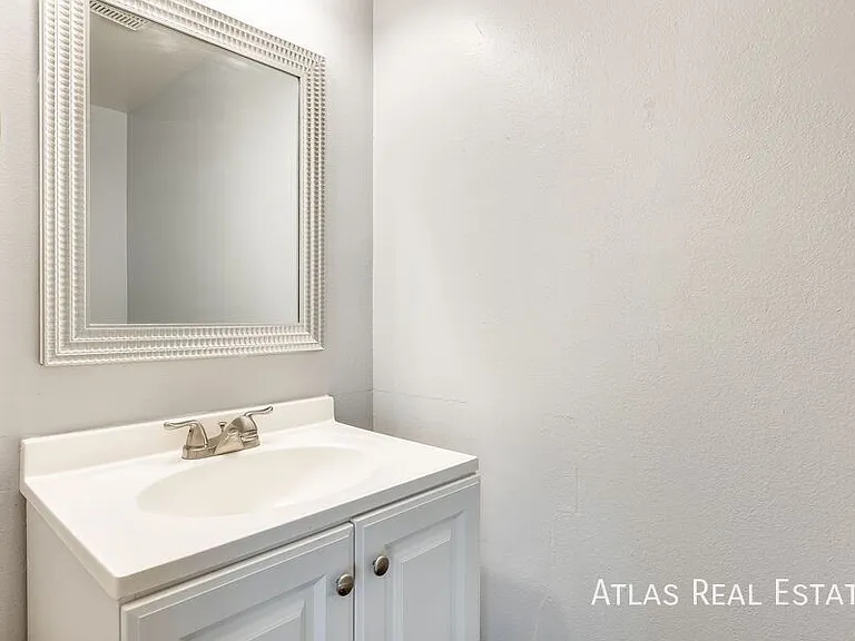 1649 W Hazelwood St — Photo 39