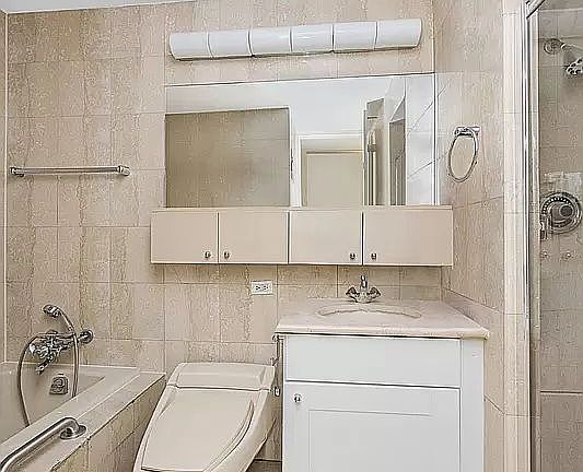5th image of 160 W 66th St APT 16D