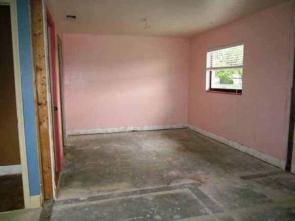 3rd image of 619 SE 3rd St