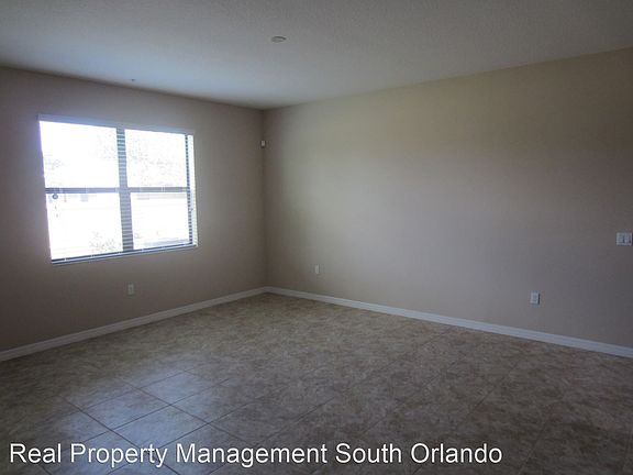 4th image of 2296 Seven Oaks Dr