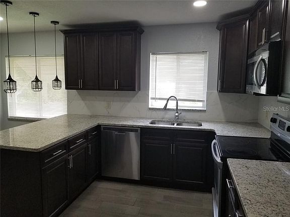 4th image of 600 Canterbury Ln