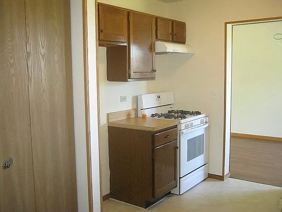 3rd image of 1050 Camden Ln #1