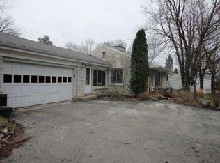 1440 Mierow Ln, Brookfield, WI 53045